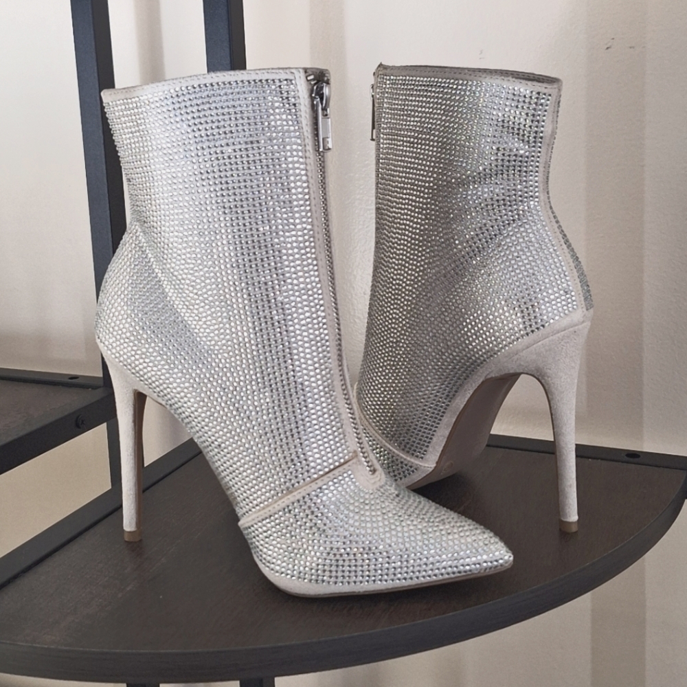 Fashion Nova Love Or Hate Me Boots In Stone Rhinestone 4.5 Heel Zipper Size 6